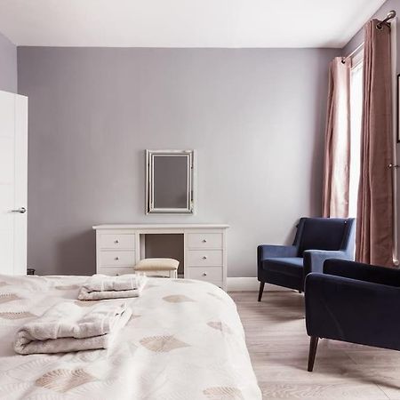 4 Bedroom House, 2 Min Walk From Station London Exteriör bild