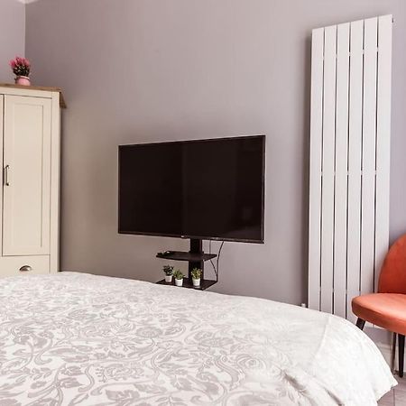 4 Bedroom House, 2 Min Walk From Station London Exteriör bild