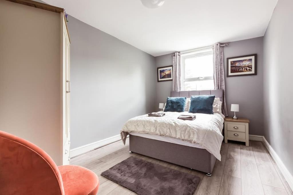 4 Bedroom House, 2 Min Walk From Station London Exteriör bild