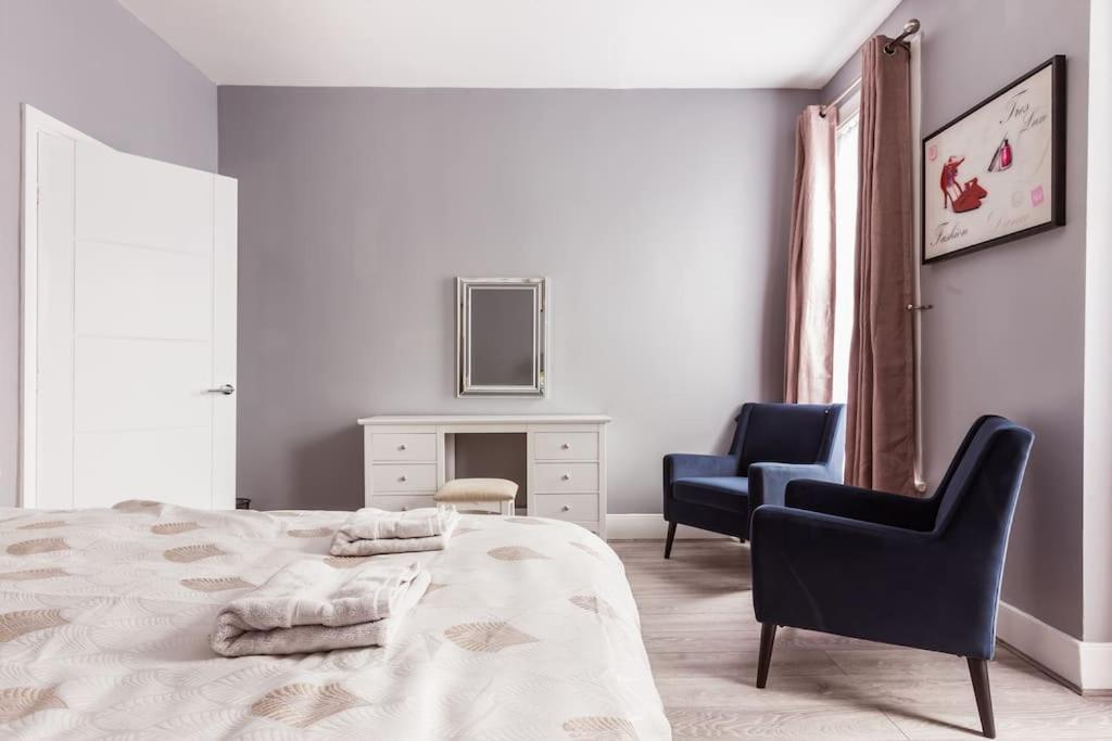 4 Bedroom House, 2 Min Walk From Station London Exteriör bild