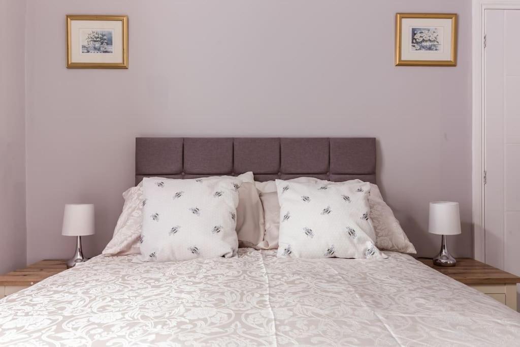 4 Bedroom House, 2 Min Walk From Station London Exteriör bild