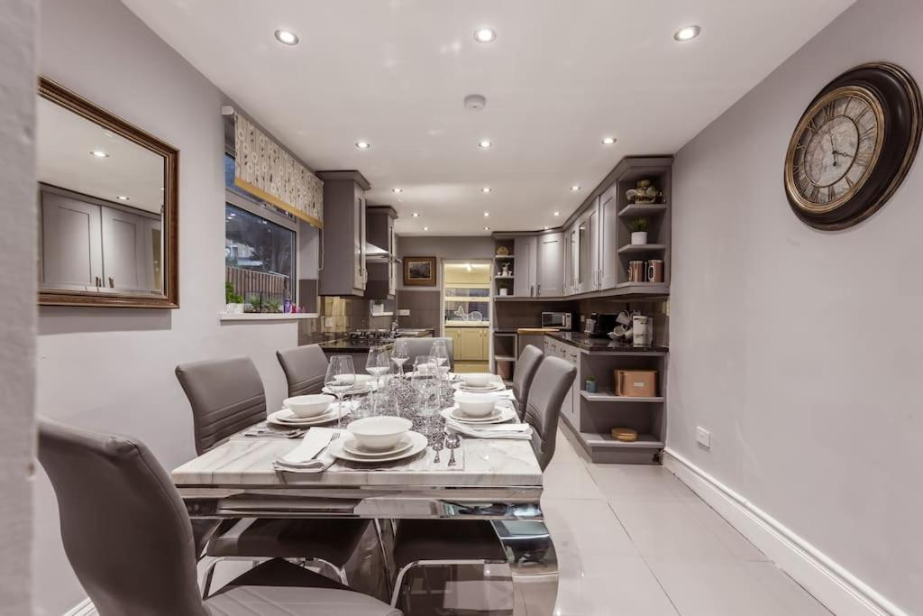 4 Bedroom House, 2 Min Walk From Station London Exteriör bild