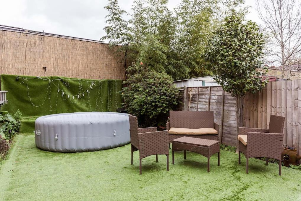 4 Bedroom House, 2 Min Walk From Station London Exteriör bild